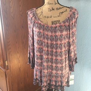 Black white & red Top